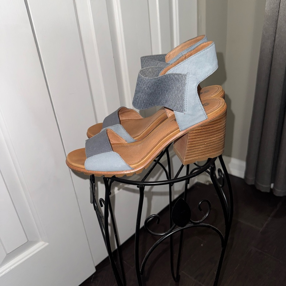 Sorel Blue and Tan Heeled Sandals Nadia Leather